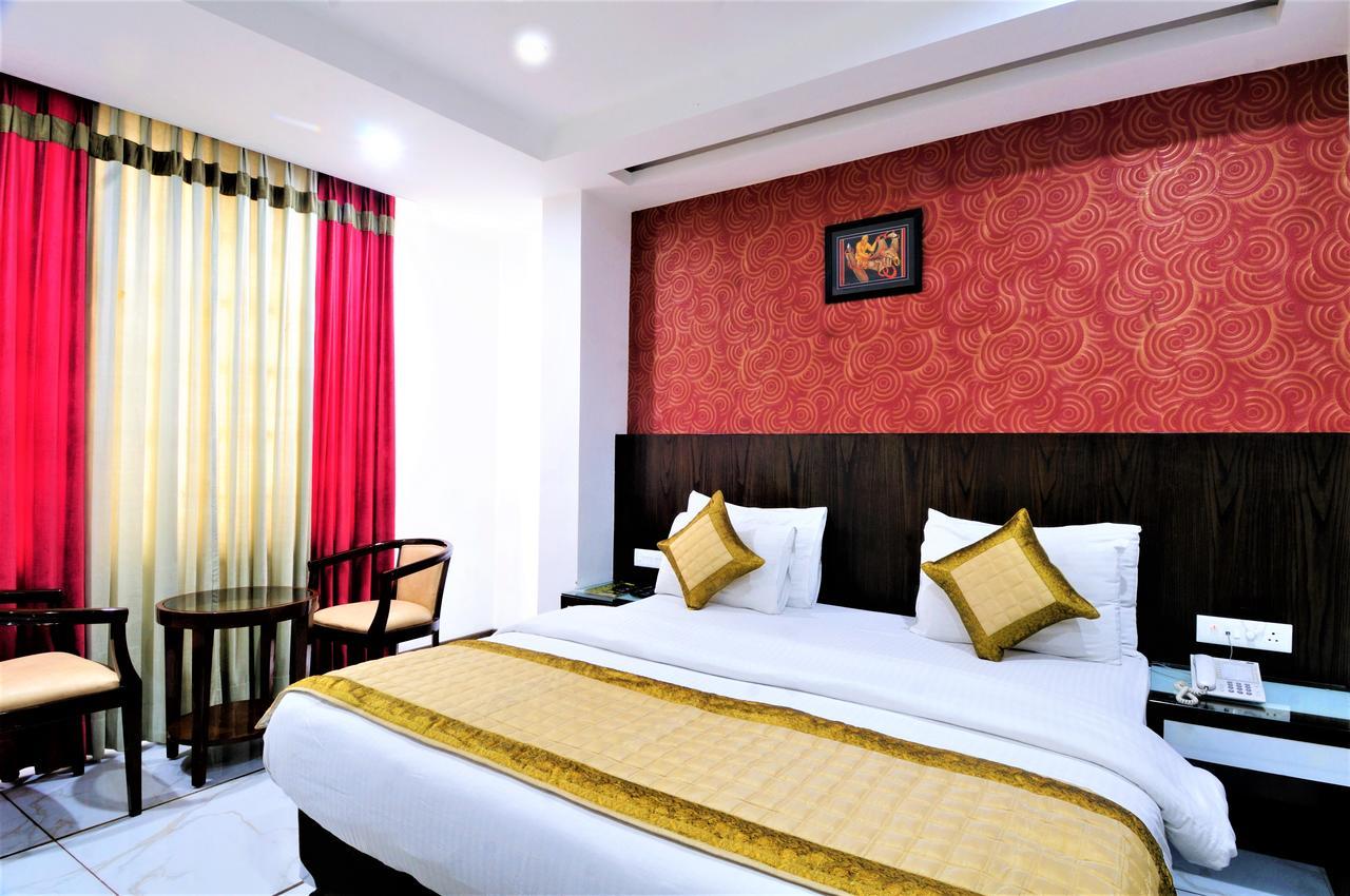 Hotel Le Benz - Free Airport Pick-Up à New Delhi Extérieur photo