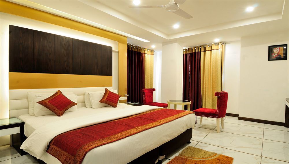 Hotel Le Benz - Free Airport Pick-Up à New Delhi Extérieur photo