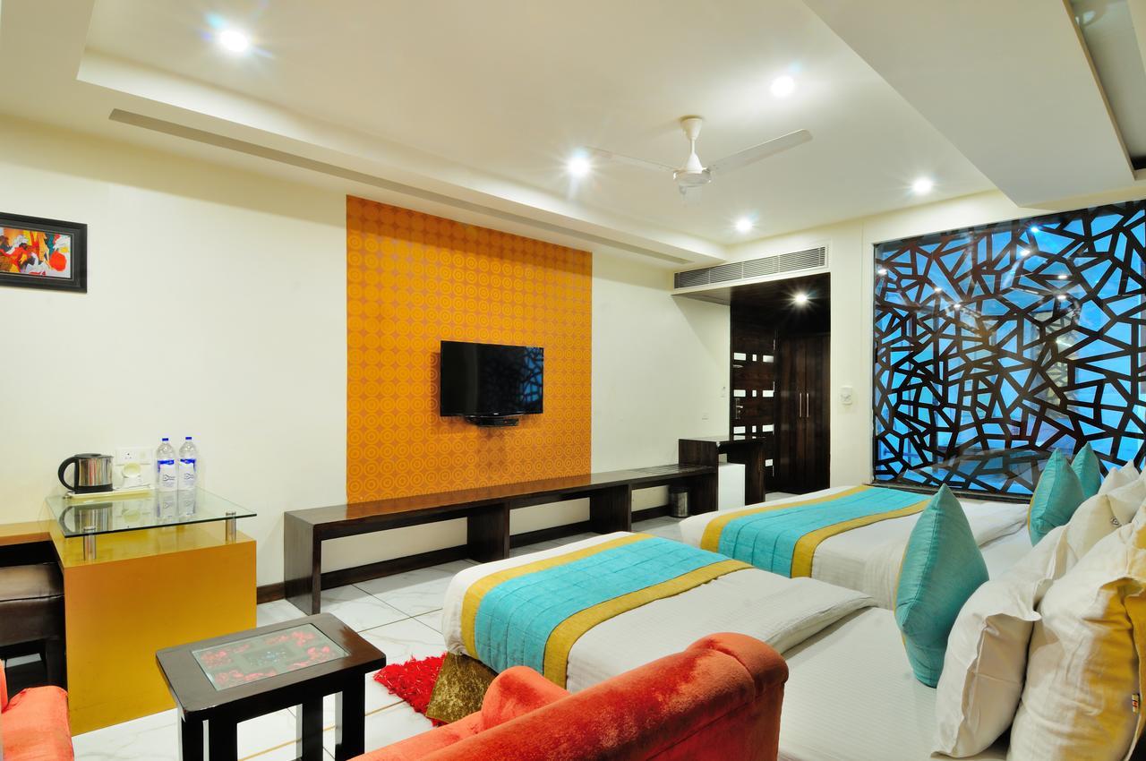 Hotel Le Benz - Free Airport Pick-Up à New Delhi Extérieur photo