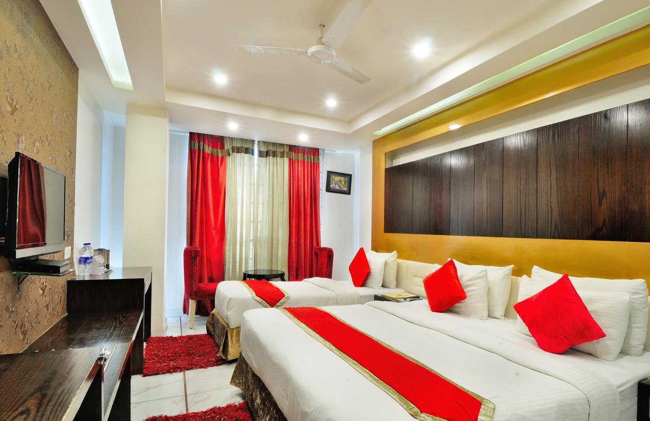 Hotel Le Benz - Free Airport Pick-Up à New Delhi Extérieur photo