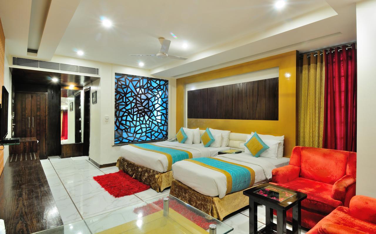Hotel Le Benz - Free Airport Pick-Up à New Delhi Extérieur photo