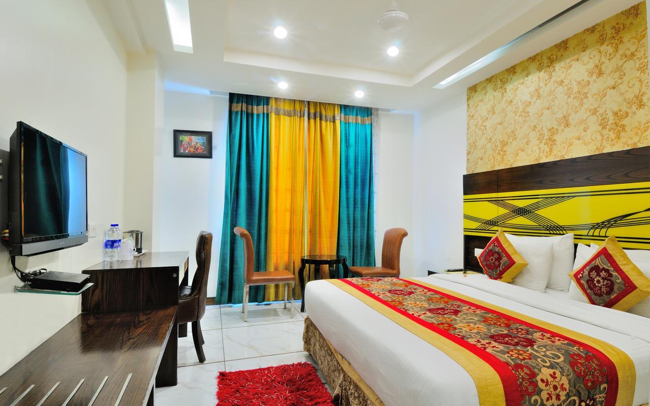 Hotel Le Benz - Free Airport Pick-Up à New Delhi Extérieur photo