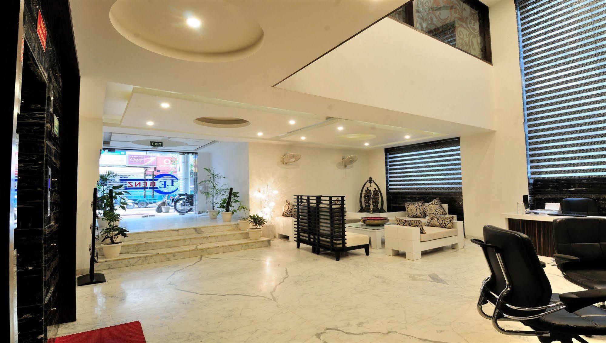 Hotel Le Benz - Free Airport Pick-Up à New Delhi Extérieur photo