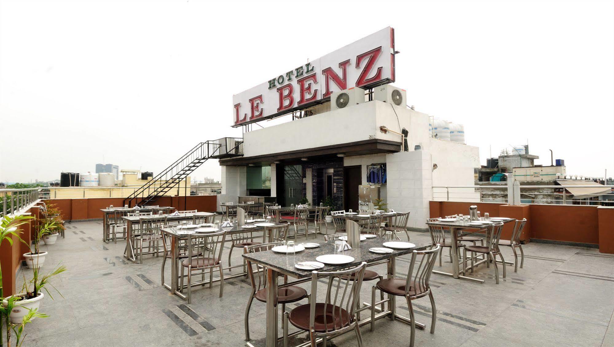 Hotel Le Benz - Free Airport Pick-Up à New Delhi Extérieur photo
