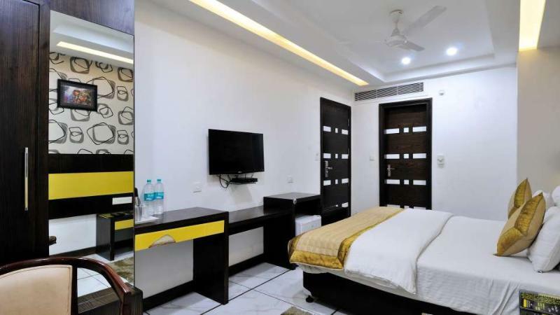 Hotel Le Benz - Free Airport Pick-Up à New Delhi Extérieur photo